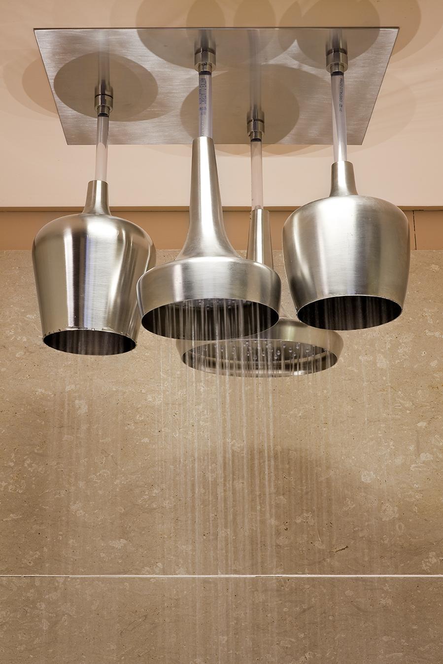 Foto di doccioni della Tender Rain per integrare il Catalogo 2010